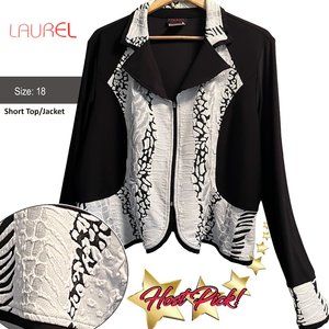 ⭐️ Host Pick ⭐️ LAUREL: Black and White Zippered Top